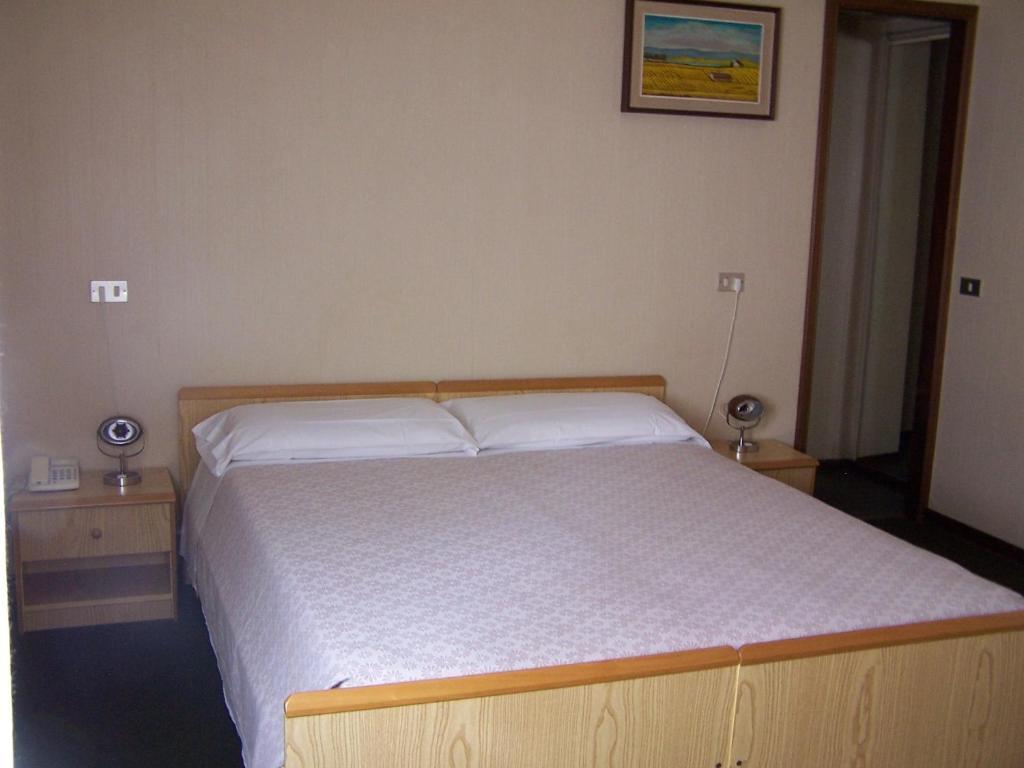 Albergo Corona Salsomaggiore Terme Zimmer foto